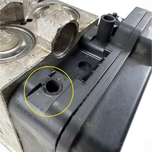 Módulo Freio Abs Toyota Hilux Srv/sw4 2005-2015 6d4451071040