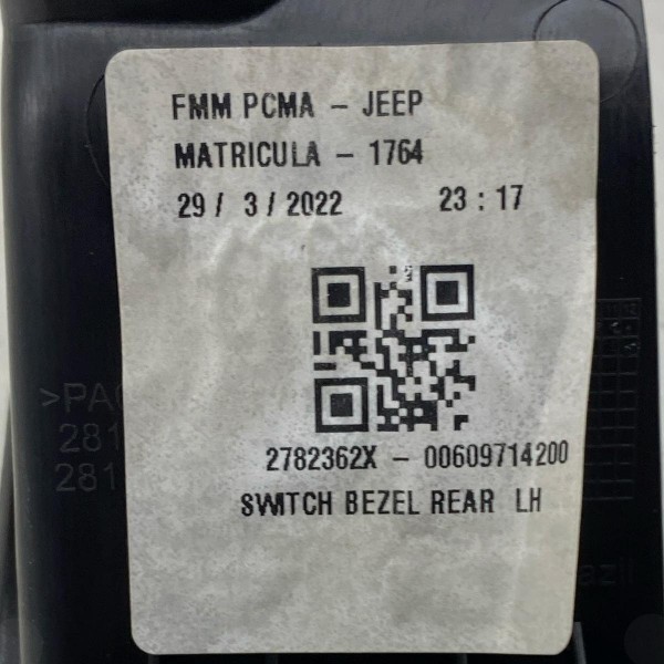 Moldura Comando Vidro Traseiro Esquerdo Compass Commander