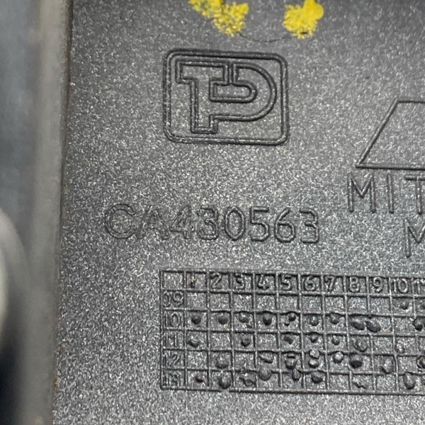 Suporte Moldura Luz Placa Mitsubishi Pajero Tr4 2010 A 2015