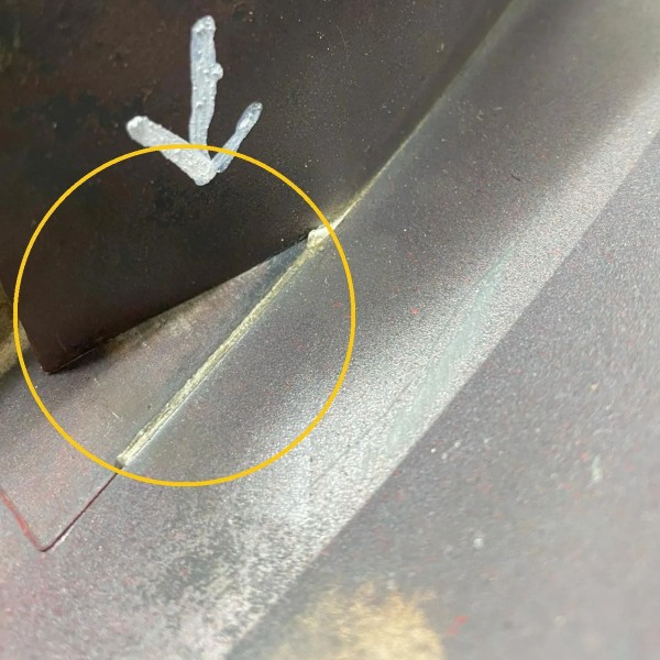 Aplique Paralama Vermelho Lado Esquerdo Frontier 2002 A 2007