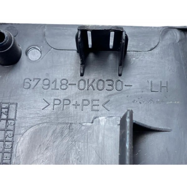 Soleira De Porta Traseira Esquerda Toyota Hilux 2012 A 2015