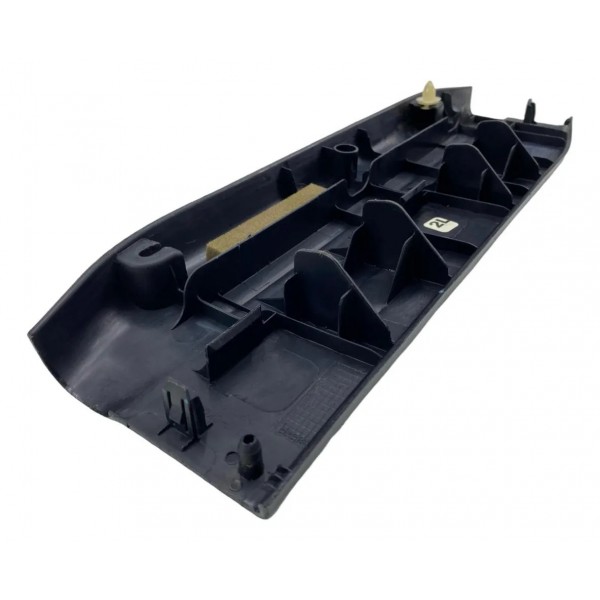 Soleira De Porta Traseira Esquerda Toyota Hilux 2012 A 2015