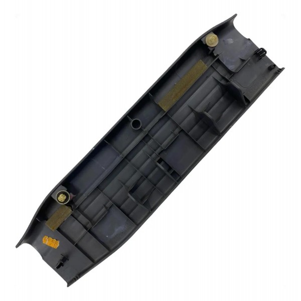 Soleira De Porta Traseira Direita Toyota Hilux 2012 A 2015